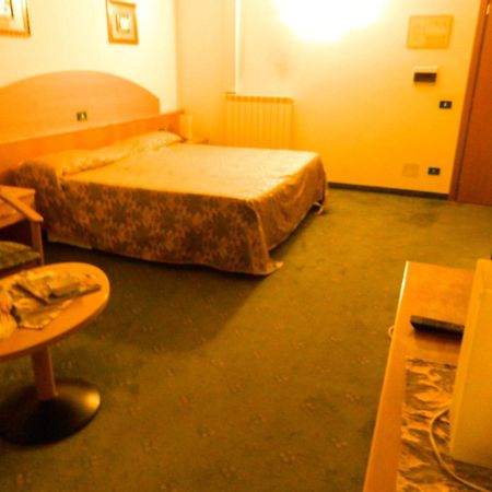 Ascot Lodging Cardano Al Campo Extérieur photo
