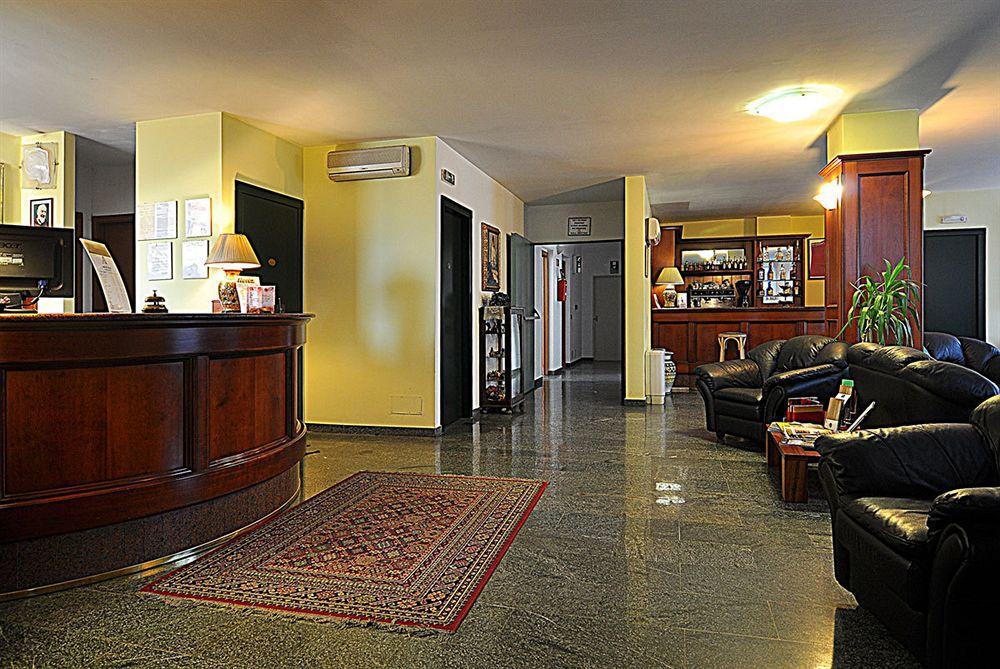 Ascot Lodging Cardano Al Campo Intérieur photo