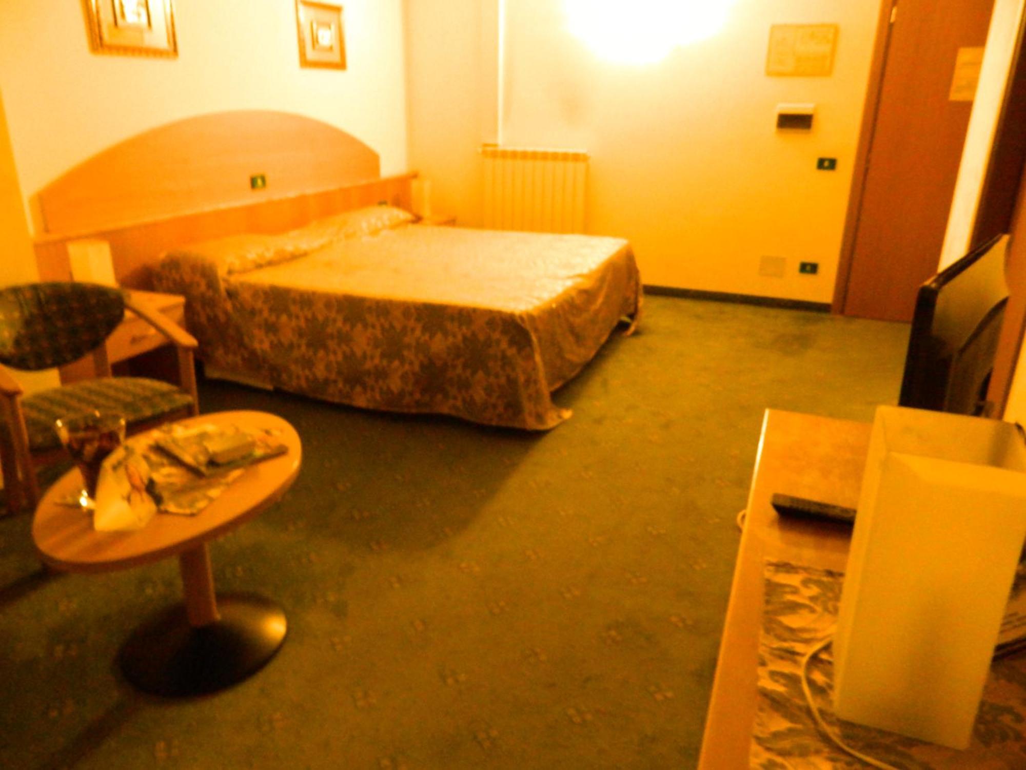 Ascot Lodging Cardano Al Campo Extérieur photo