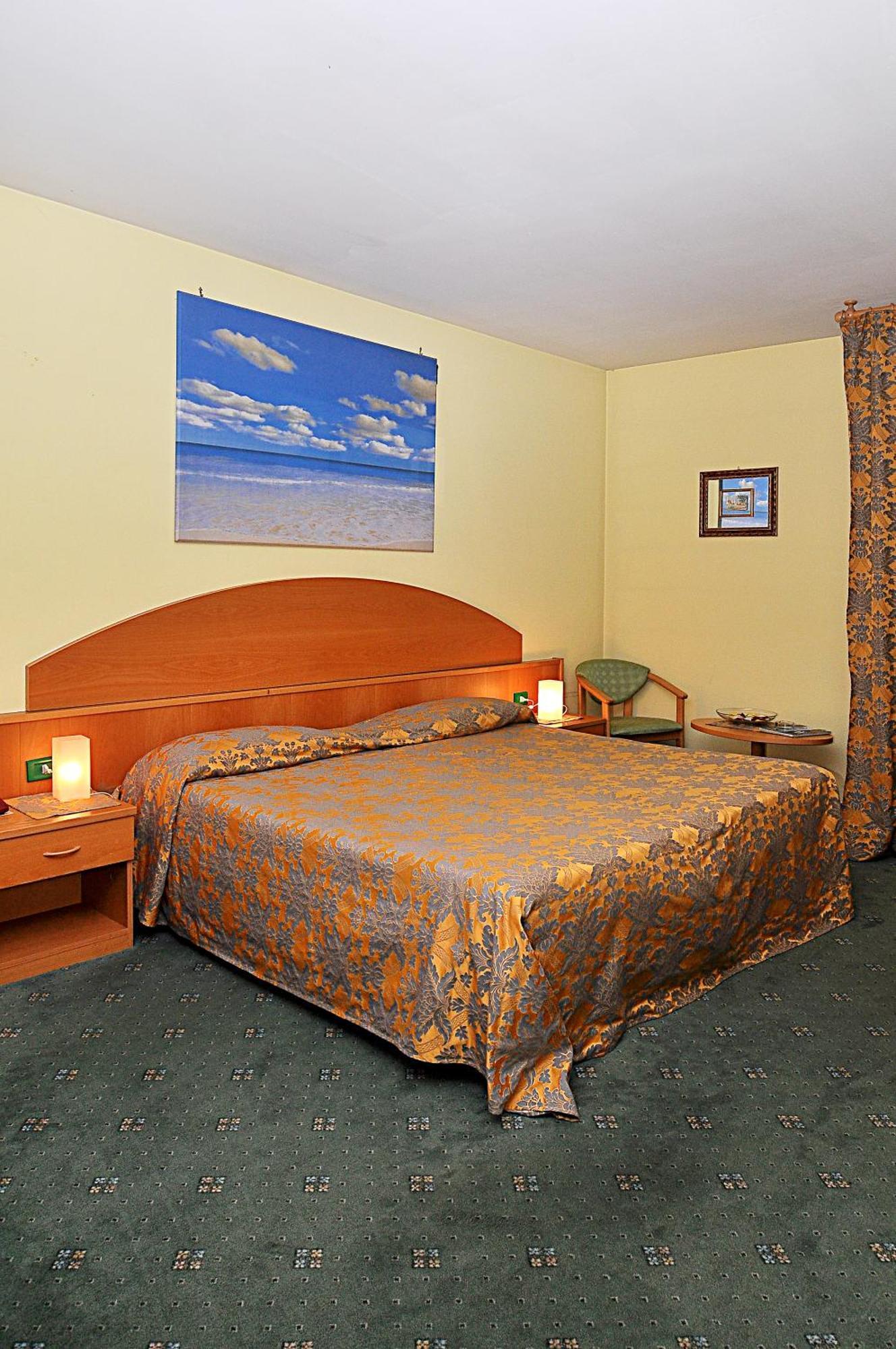 Ascot Lodging Cardano Al Campo Chambre photo