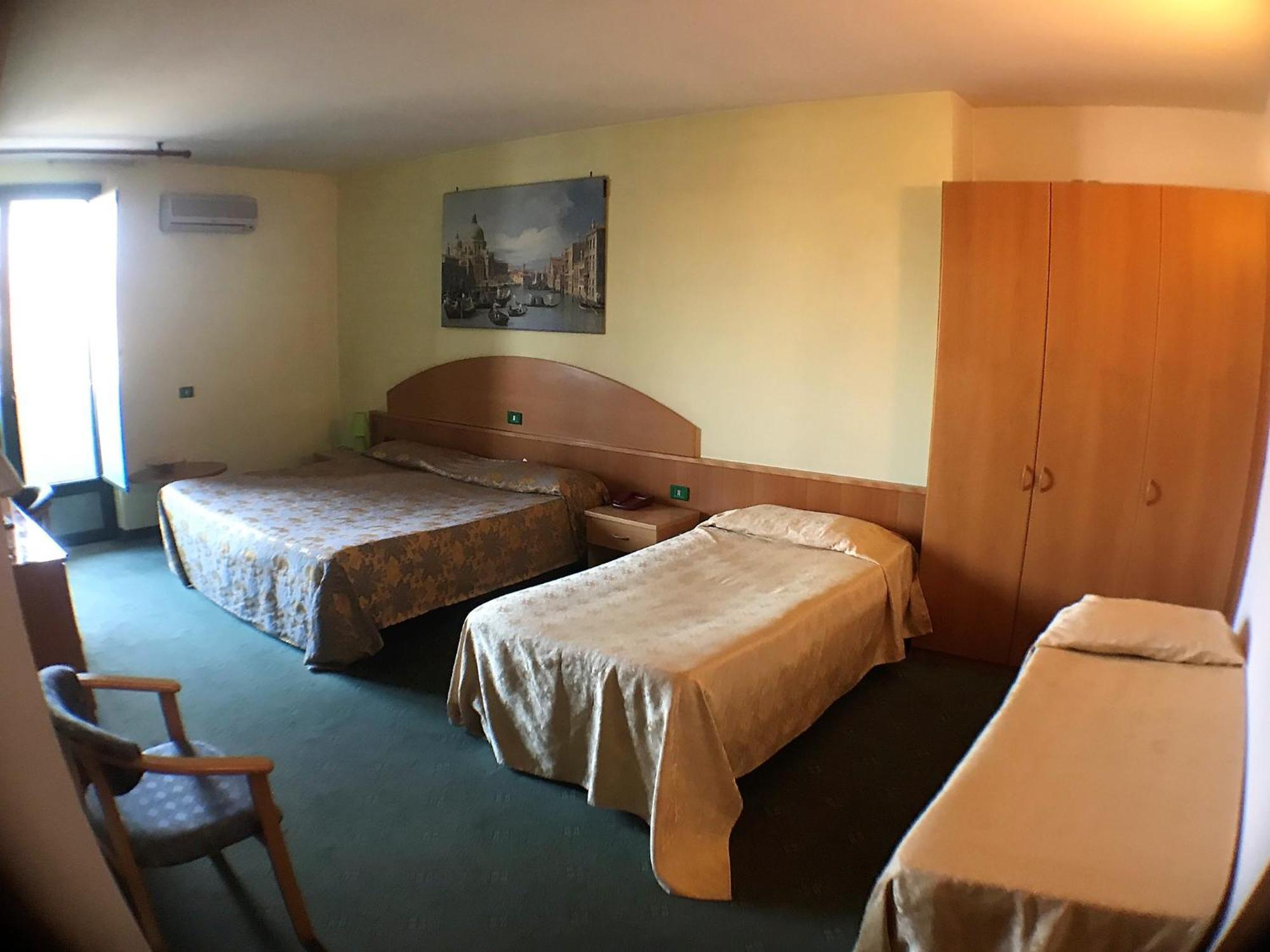 Ascot Lodging Cardano Al Campo Chambre photo