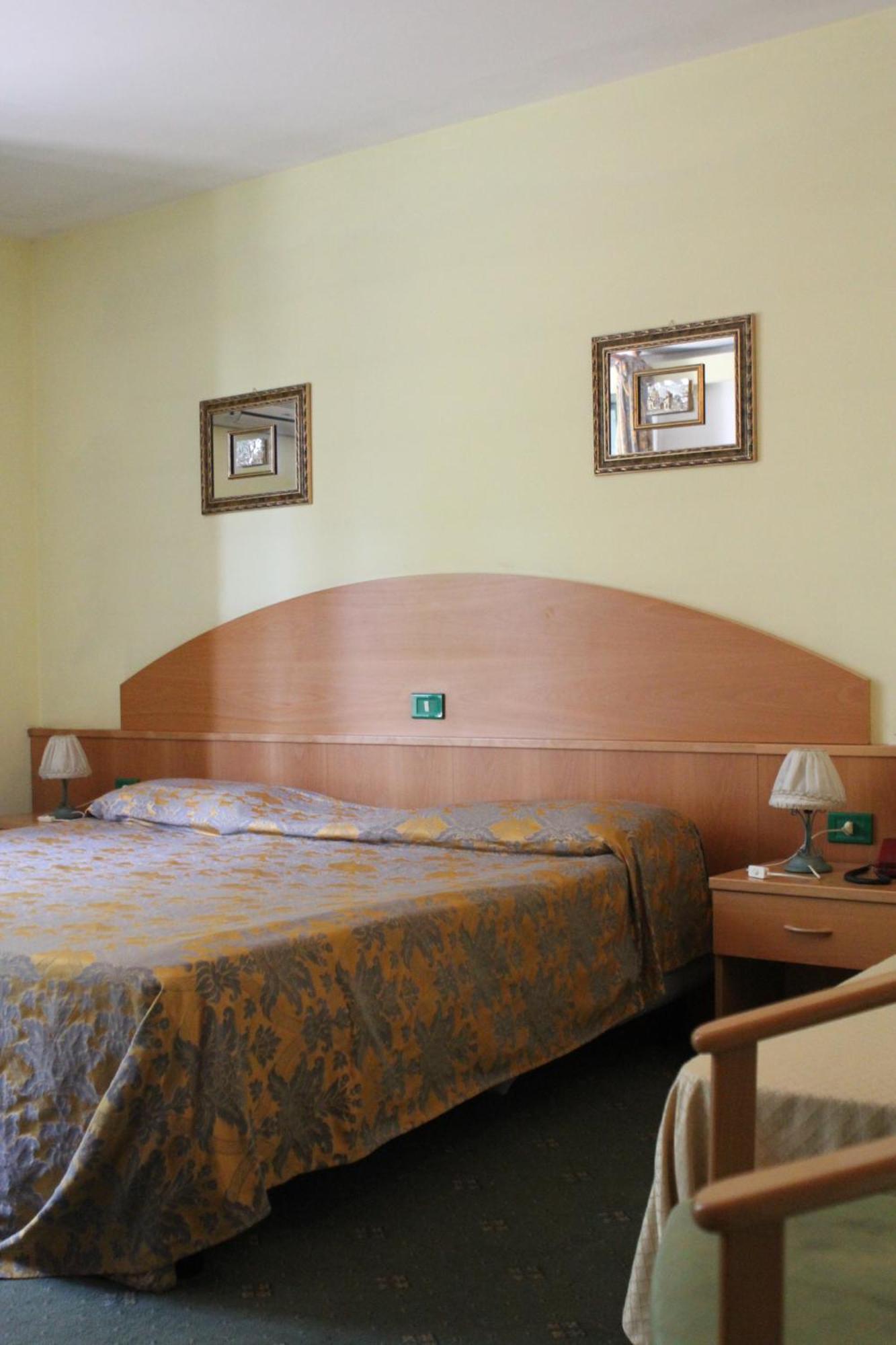 Ascot Lodging Cardano Al Campo Chambre photo