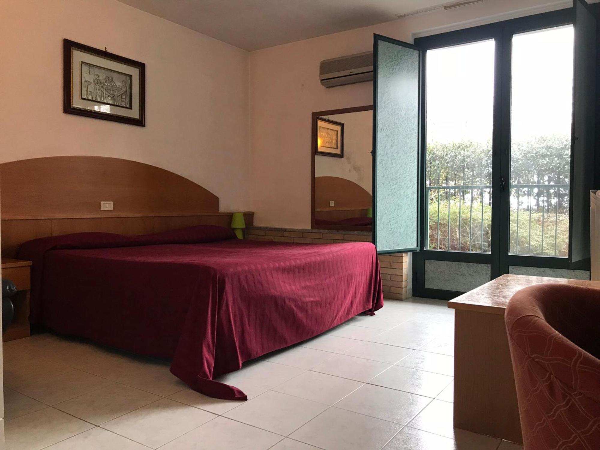 Ascot Lodging Cardano Al Campo Chambre photo