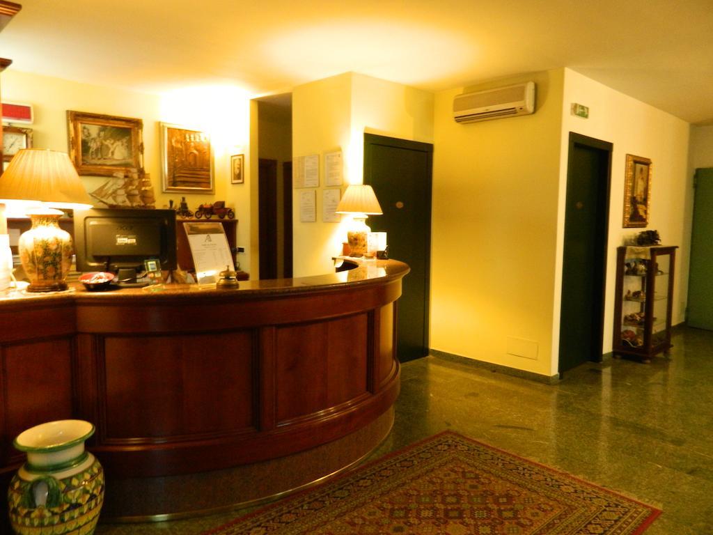 Ascot Lodging Cardano Al Campo Extérieur photo