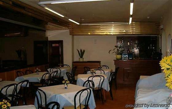 Ascot Lodging Cardano Al Campo Restaurant photo