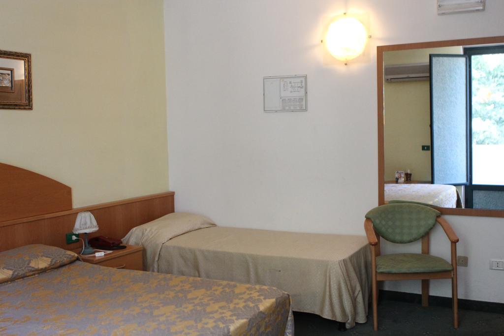 Ascot Lodging Cardano Al Campo Extérieur photo