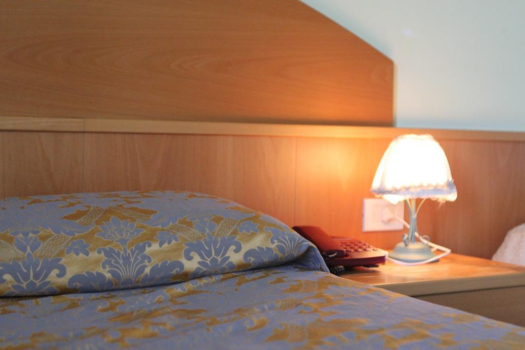 Ascot Lodging Cardano Al Campo Extérieur photo