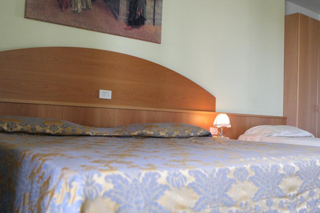 Ascot Lodging Cardano Al Campo Extérieur photo
