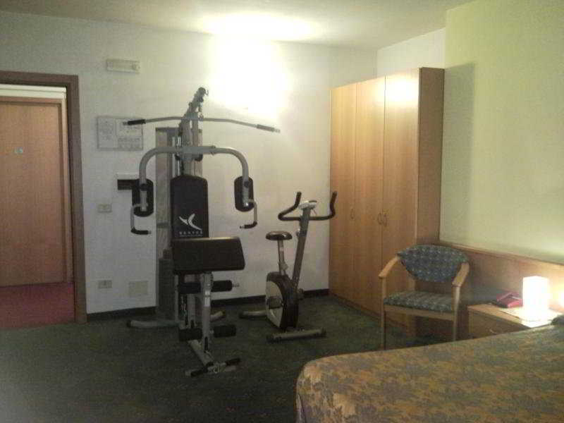 Ascot Lodging Cardano Al Campo Extérieur photo