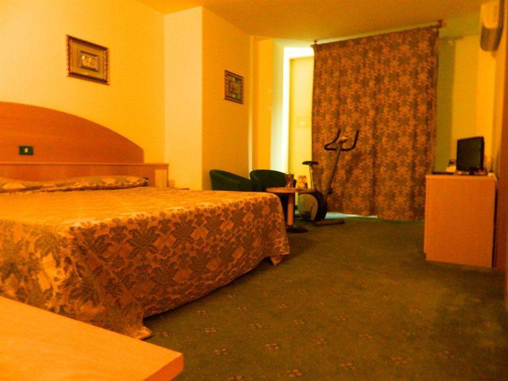 Ascot Lodging Cardano Al Campo Extérieur photo
