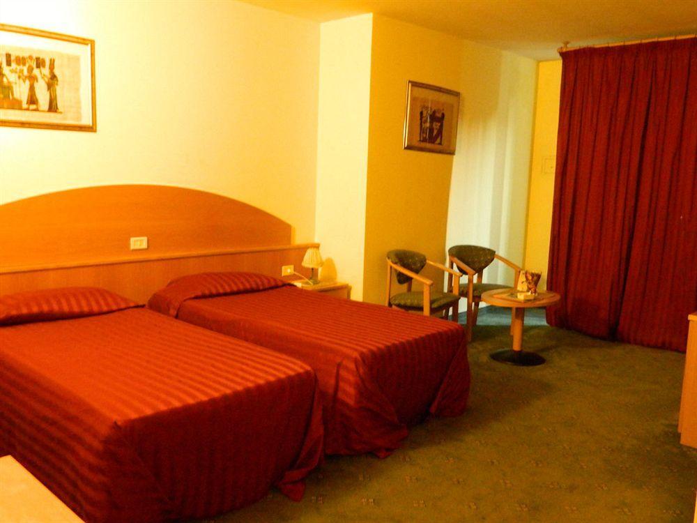 Ascot Lodging Cardano Al Campo Extérieur photo
