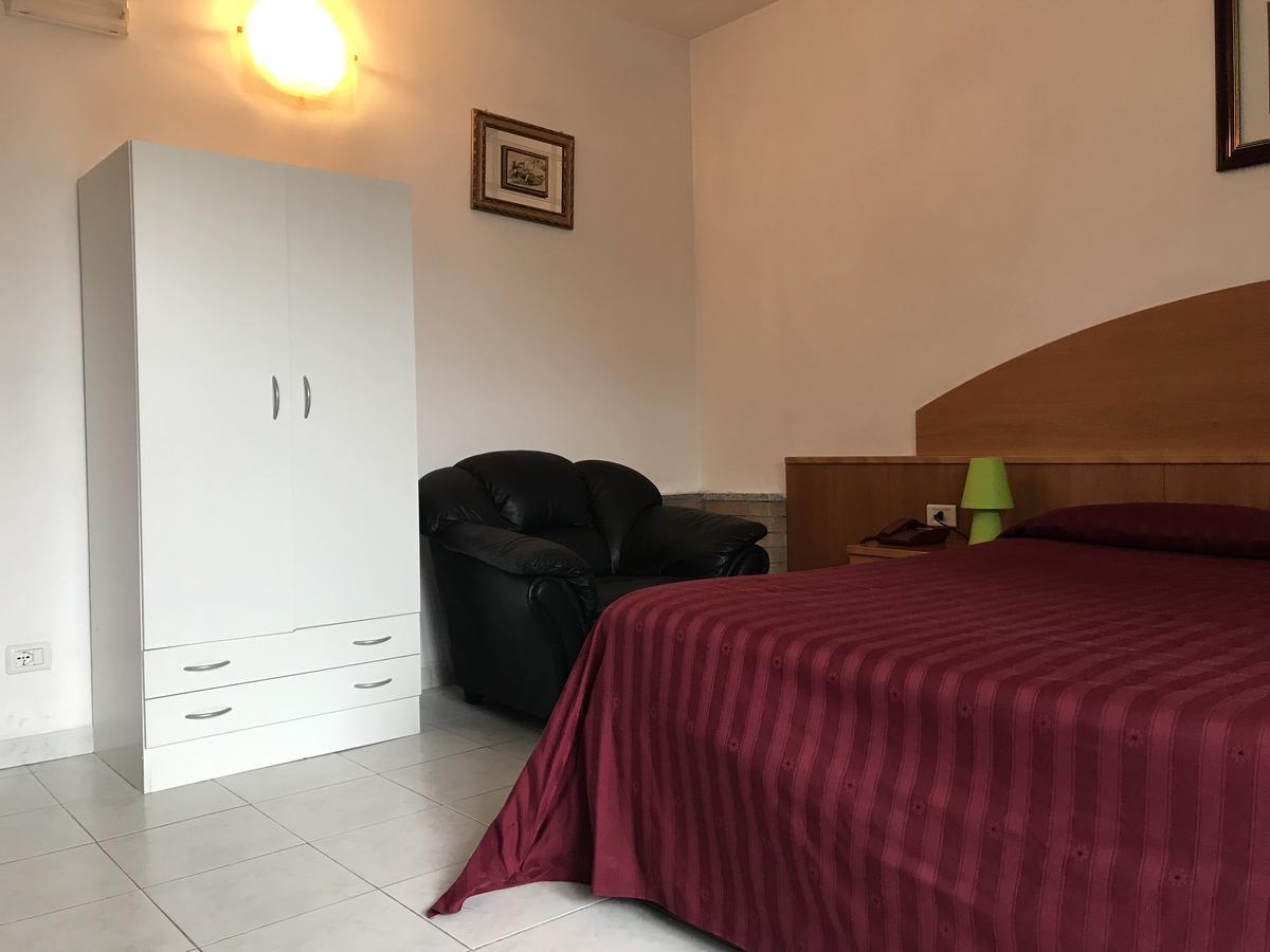 Ascot Lodging Cardano Al Campo Extérieur photo
