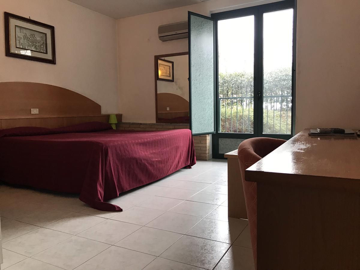 Ascot Lodging Cardano Al Campo Extérieur photo
