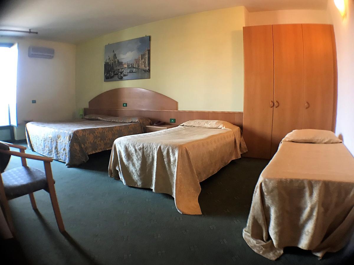 Ascot Lodging Cardano Al Campo Extérieur photo