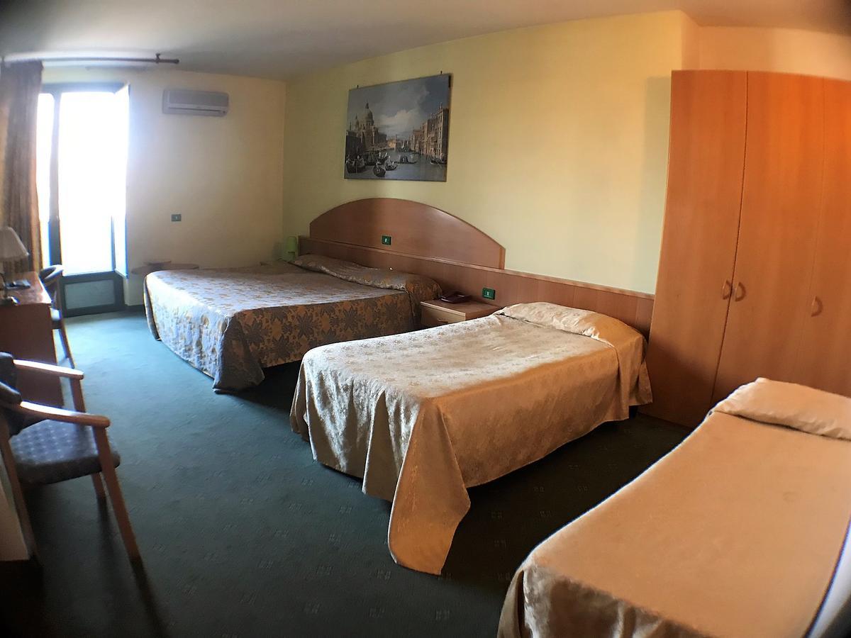 Ascot Lodging Cardano Al Campo Extérieur photo